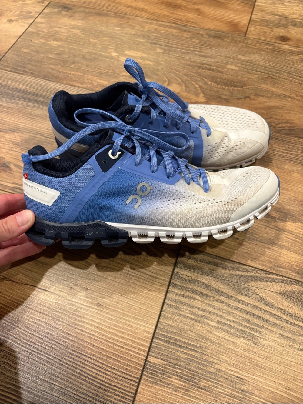 On Running Cloudflow running shoes women’s size 6.5